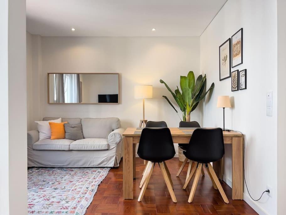 Appartamento Olaias Lisbon 2 Bed Near Metro 2 Esterno foto