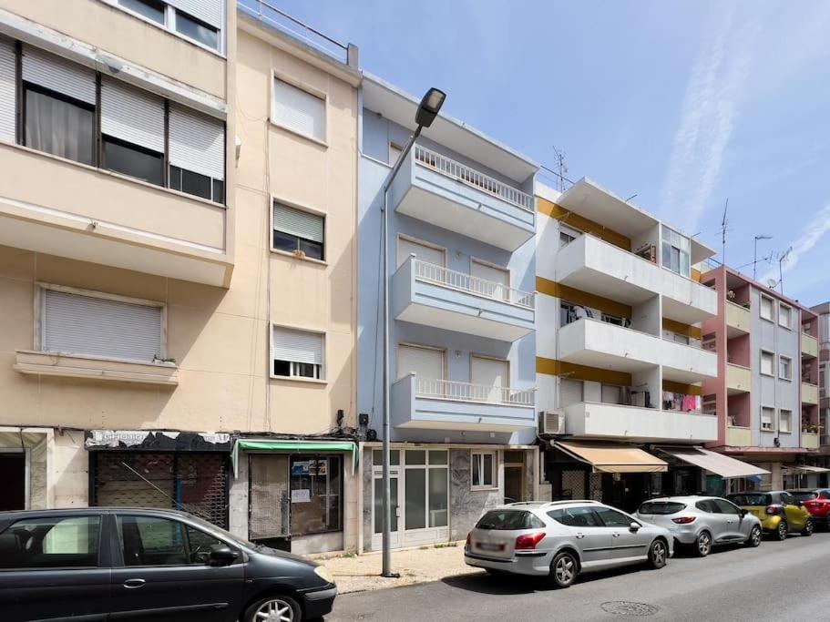 Appartamento Olaias Lisbon 2 Bed Near Metro 2 Esterno foto